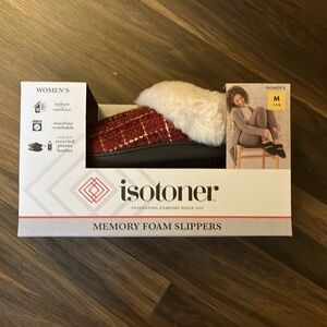 NWT Isotoner Memory Foam Fluffy Slippers in Red Plaid and Cream, 7 Medium